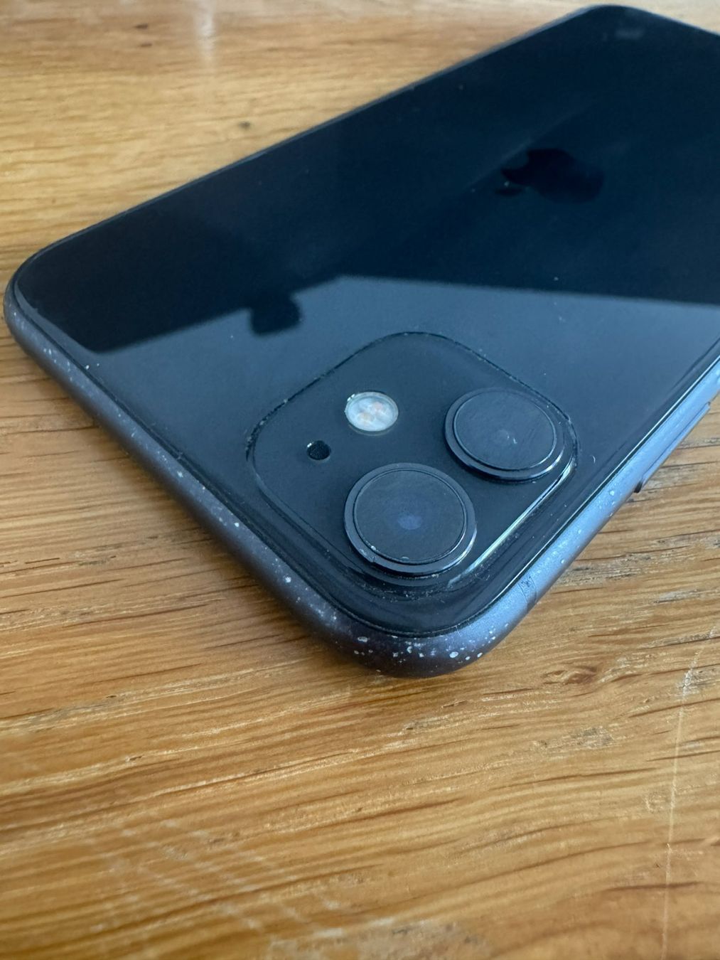 Apple Telefoni cellulari / Smartphones: Apple iPhone 11 Schwarz 64GB – Usato da Jona venduto da Zukl471 2