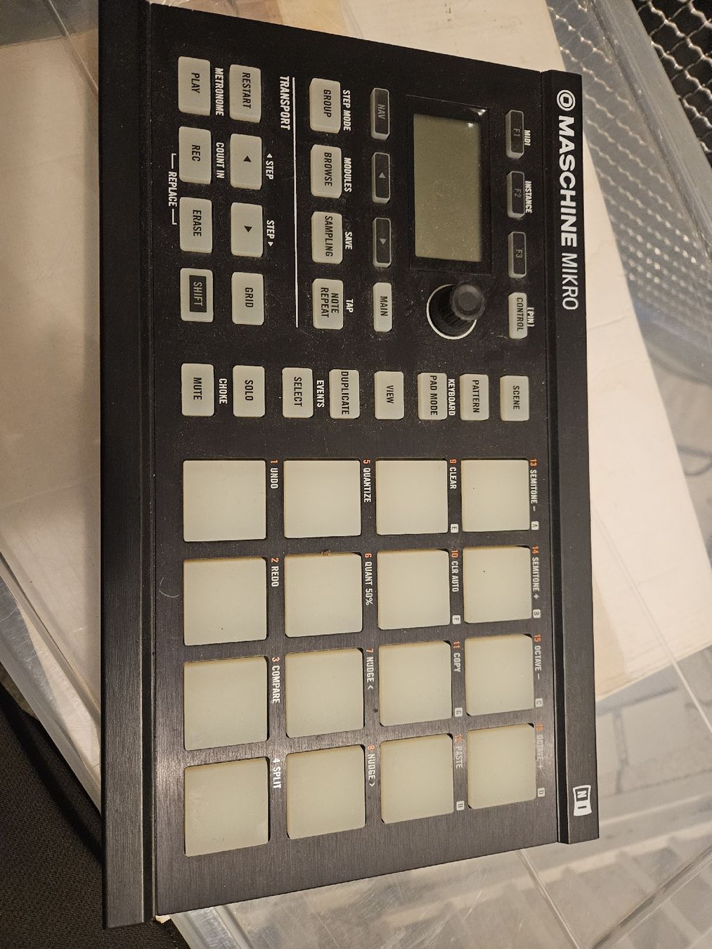 Native Instruments Strumenti musicali: NI Maschine Micro mk1 – Usato da Unterkulm venduto da paddyK