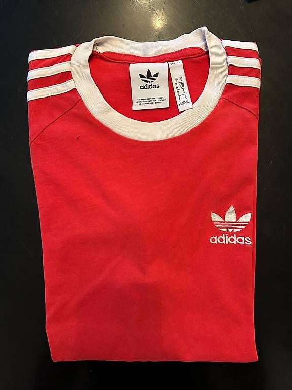 T-shirt: T-shirt Adidas  – Usato da Grand-Lancy venduto da yoa_w2fs