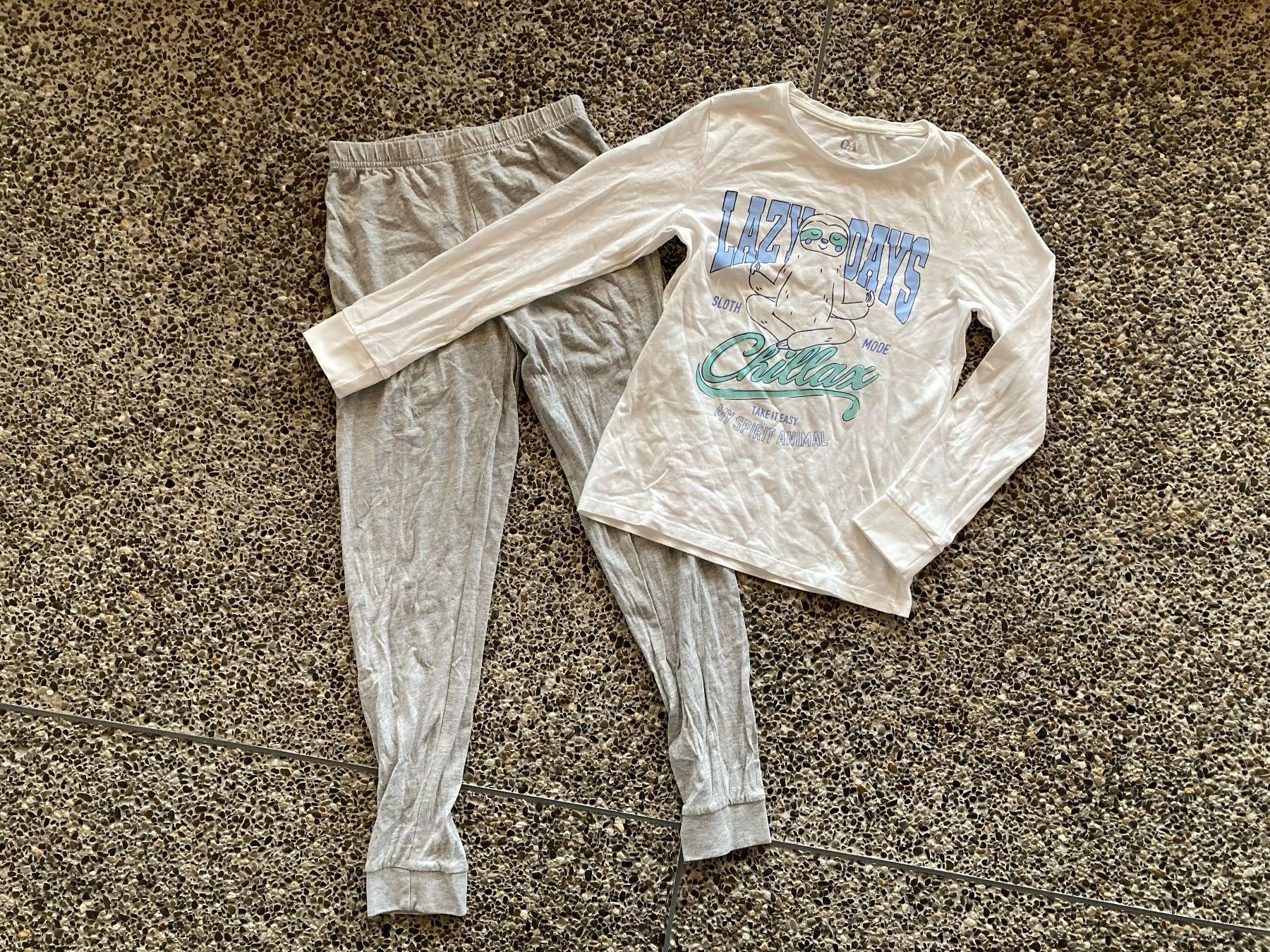 C&A Pyjamas: Pyjama Faultier, Gr. 140 – D'occasion à Aetingen par Nadinsky