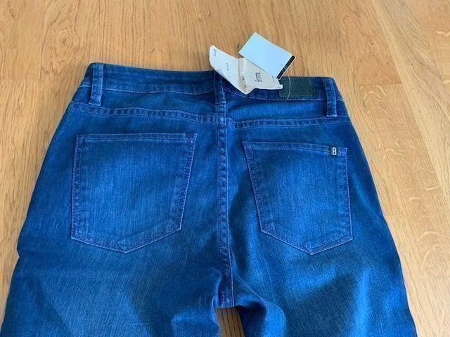 Jeans: Damen Jeans, Gr. 28 / 32 - Neu – Nuovo e nell'imballaggio originale da Beromünster venduto da msklef 8
