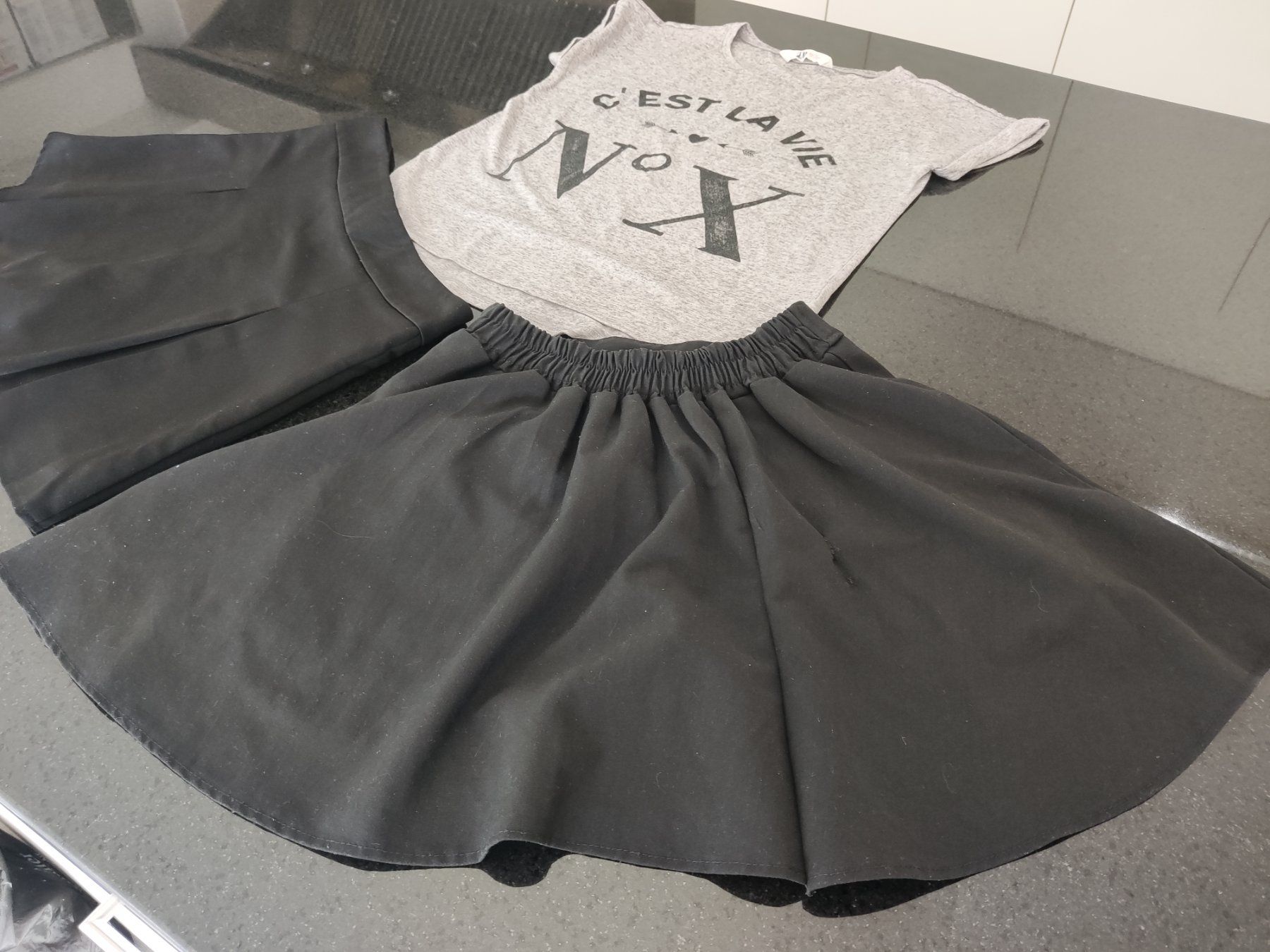 Vestiti & Gonne: Mädchen Rock 164 2x und Oberteil – Usato da Kriens venduto da rinzmann 1