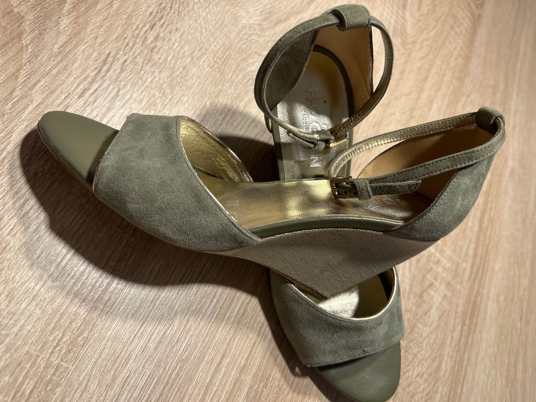 Hogan Scarpe da donna: Sandalen olive mit Keilabsatz von Hogan – Usato da Brunnen venduto da Nala2929 1