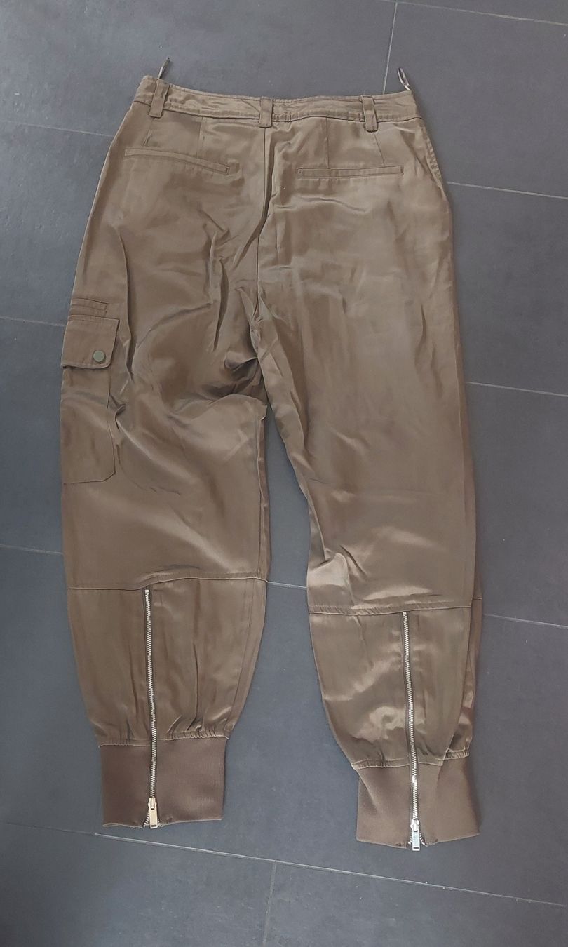 Zara Pantaloni: Pantalon cargo Zara kaki – Usato da Collonges venduto da cam_72xf 2