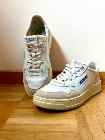Sneaker Medalist Autry Weiss