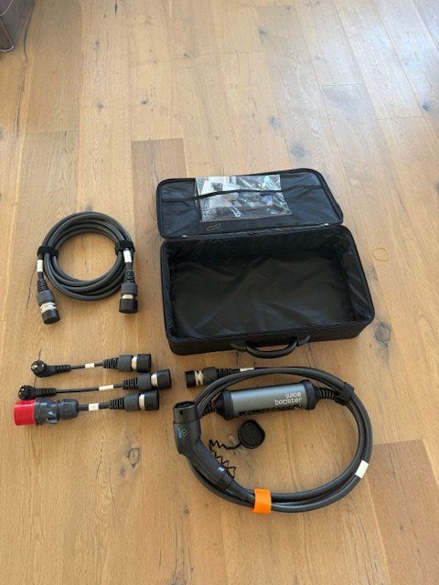 Juice Batterie-Ladegeräte: JUICE BOOSTER 2 Swiss Basic Set + 3 Adapter (Typ EL-JB2E1) – Neu (gemäss Beschreibung) aus Altnau von Smarties0 1