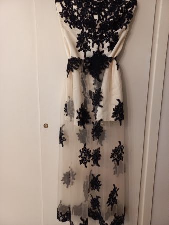 Robe bustier 👗 brodée pour occasion spéciale….
