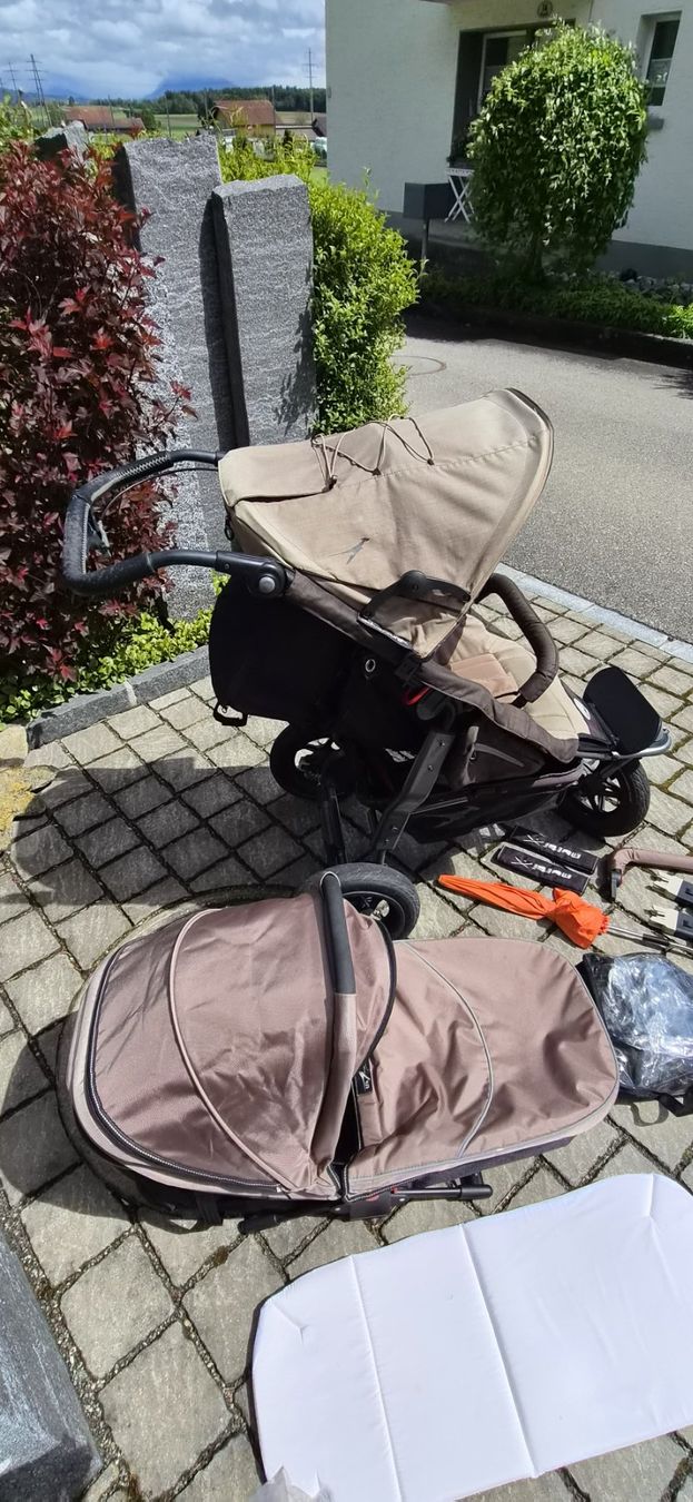 Tfk Carrozzine: Kinderwagen TFK mit Babyschale – Usato da Wauwil venduto da Reifendrucksensoren 2