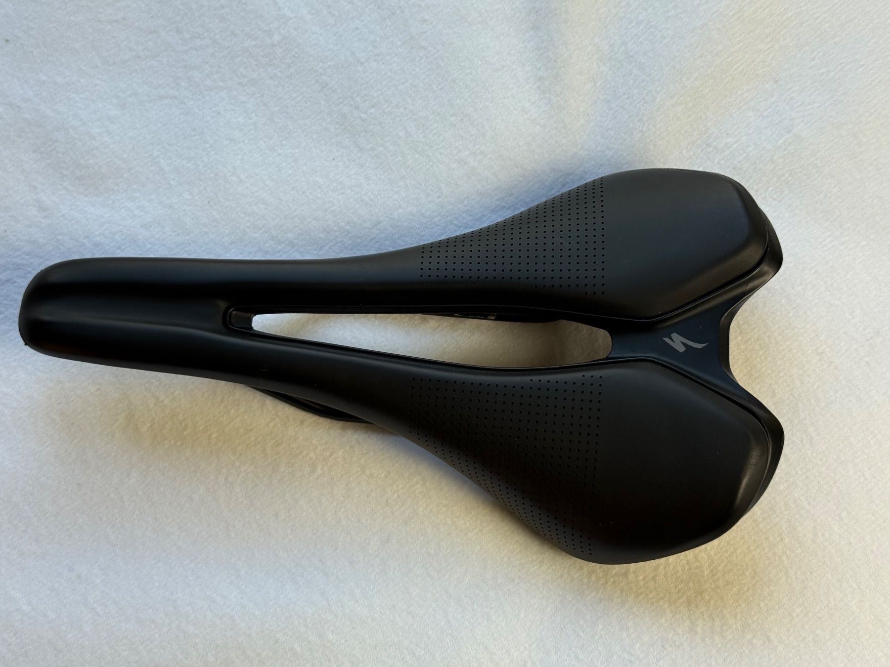 Specialized Ersatzteile: Specialized Rennrad Sattel 143mm – Gebraucht aus Horgen von Xhystos
