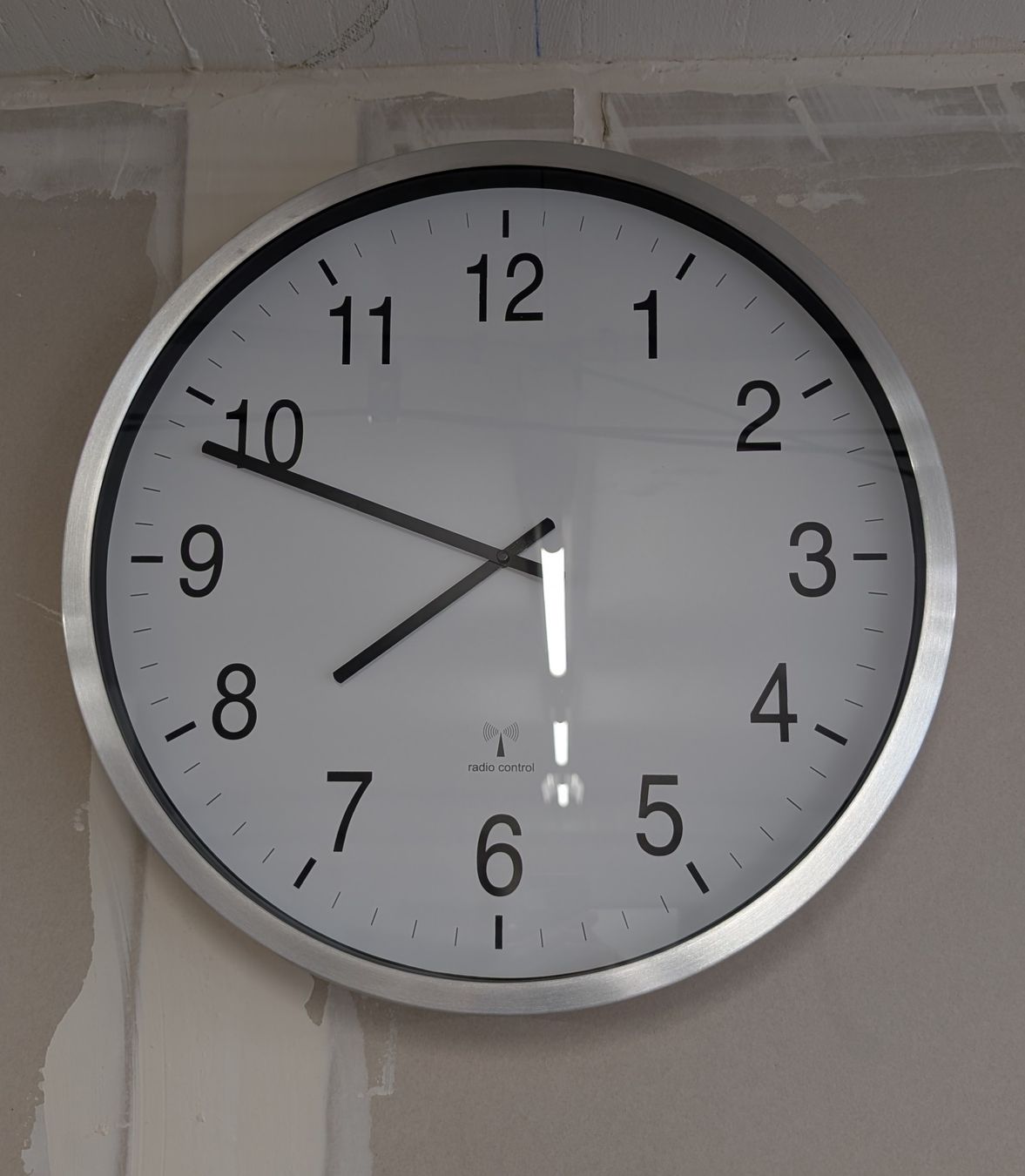 Orologi da terra & Orologi da parete: Funk Wanduhr 50cm Aluminium TFA – Nuovo e nell'imballaggio originale da Volketswil venduto da mar_c5pv 5