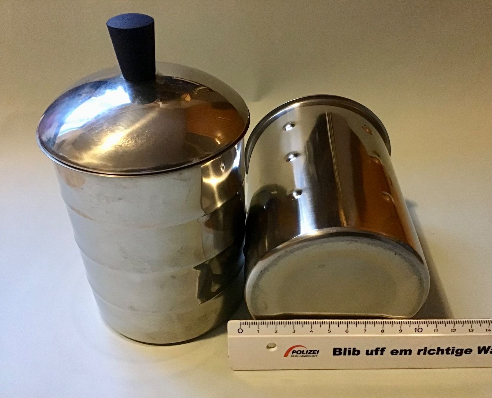 Spardosen: Zwei metallene Vorratsdosen – Gebraucht aus Bubendorf von Alpenheidi 2