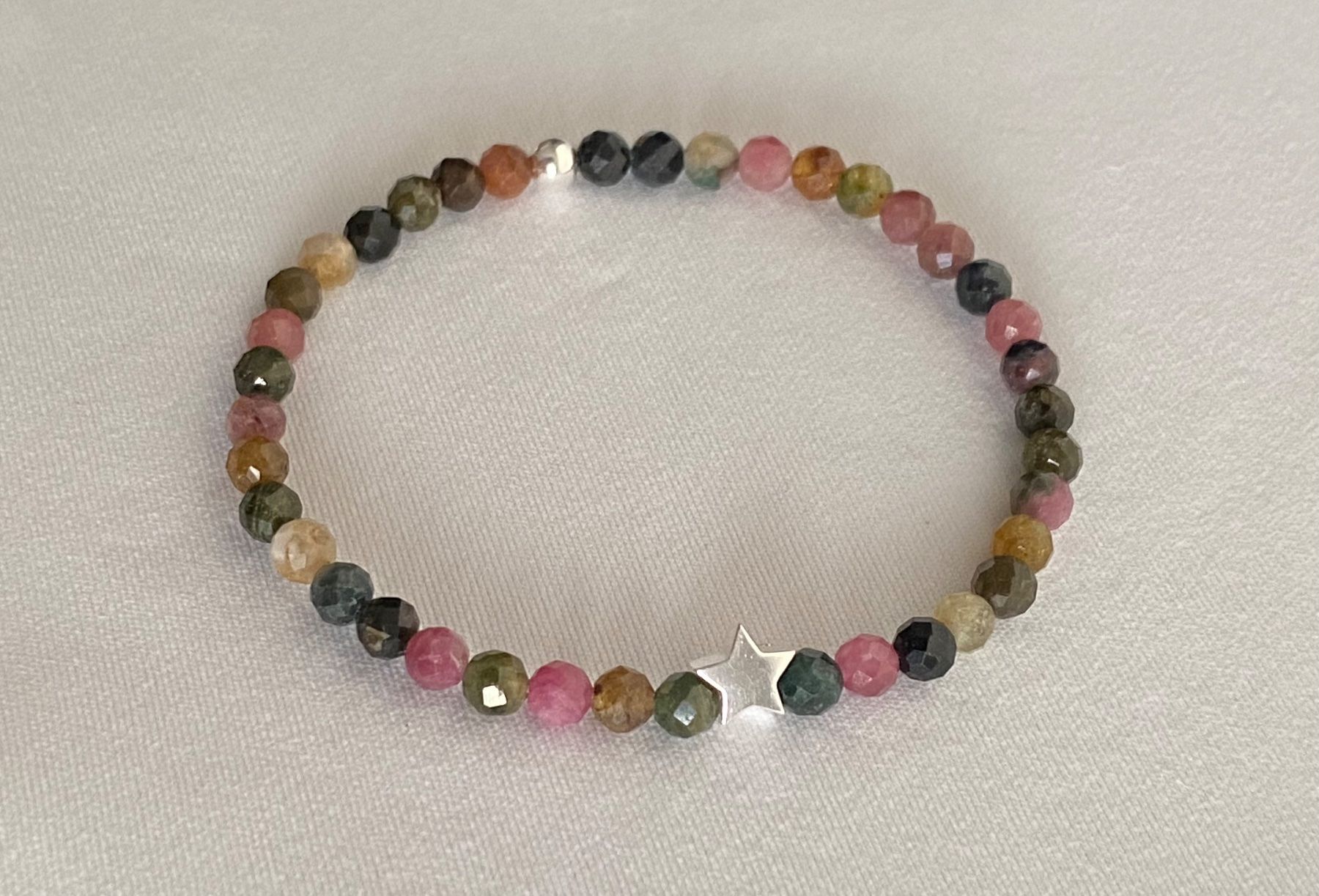 Bracciali & Braccialetti: Edelstein Armband Turmalin mit Silber auf Mass – Nuovo e nell'imballaggio originale da Zuzwil SG venduto da Lemliskat