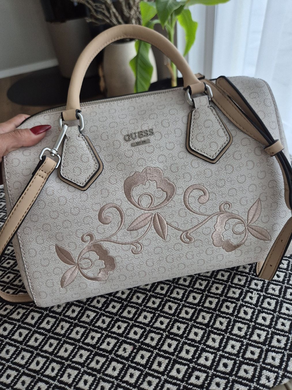 Guess Taschen für Damen: Guess Tasche – Neu (gemäss Beschreibung) aus Weisslingen von Airgate 1