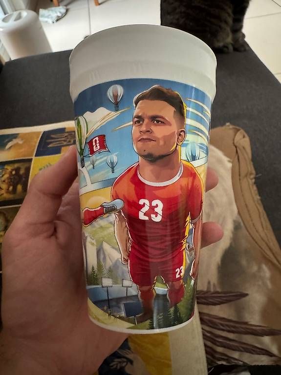 Contenitori & Simili: Wm 2026 Trinkbecher von mc Donalds – Nuovo e nell'imballaggio originale da Pratteln venduto da Andi_97 1