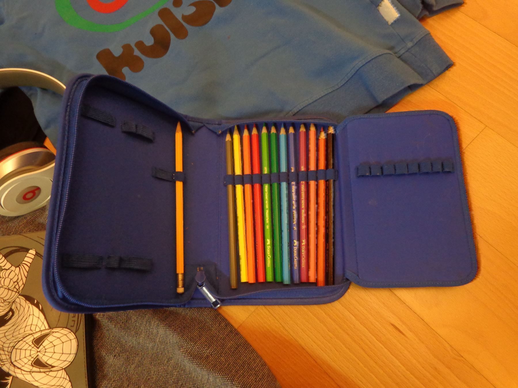 Lotti & Set di vestiti: Pulli/Shirts/Etui/Kopfhörer etc – Usato da Greifensee venduto da Toggi11 5