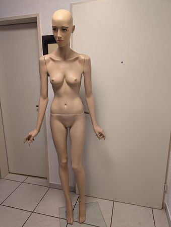 Alte Schaufensterpuppe 