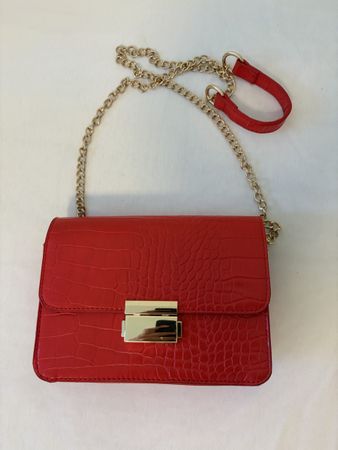 Tasche rot Kroko-Optik mit Kettengurt neuwertig