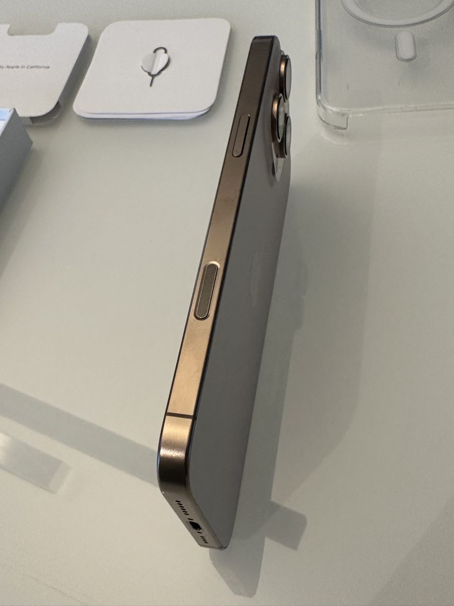 Apple Handys / Smartphones: Apple iPhone 16 Pro Max, Gold – Gebraucht aus Pfäffikon SZ von NicMarKom 4