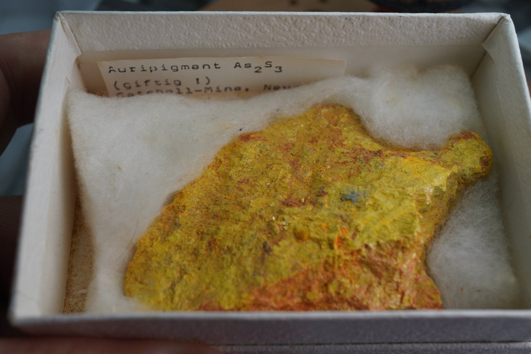 Mineralien & Heilsteine: Auripigement     Getchall Mine Nevada – Neu und originalverpackt aus Eschenbach SG von topstone