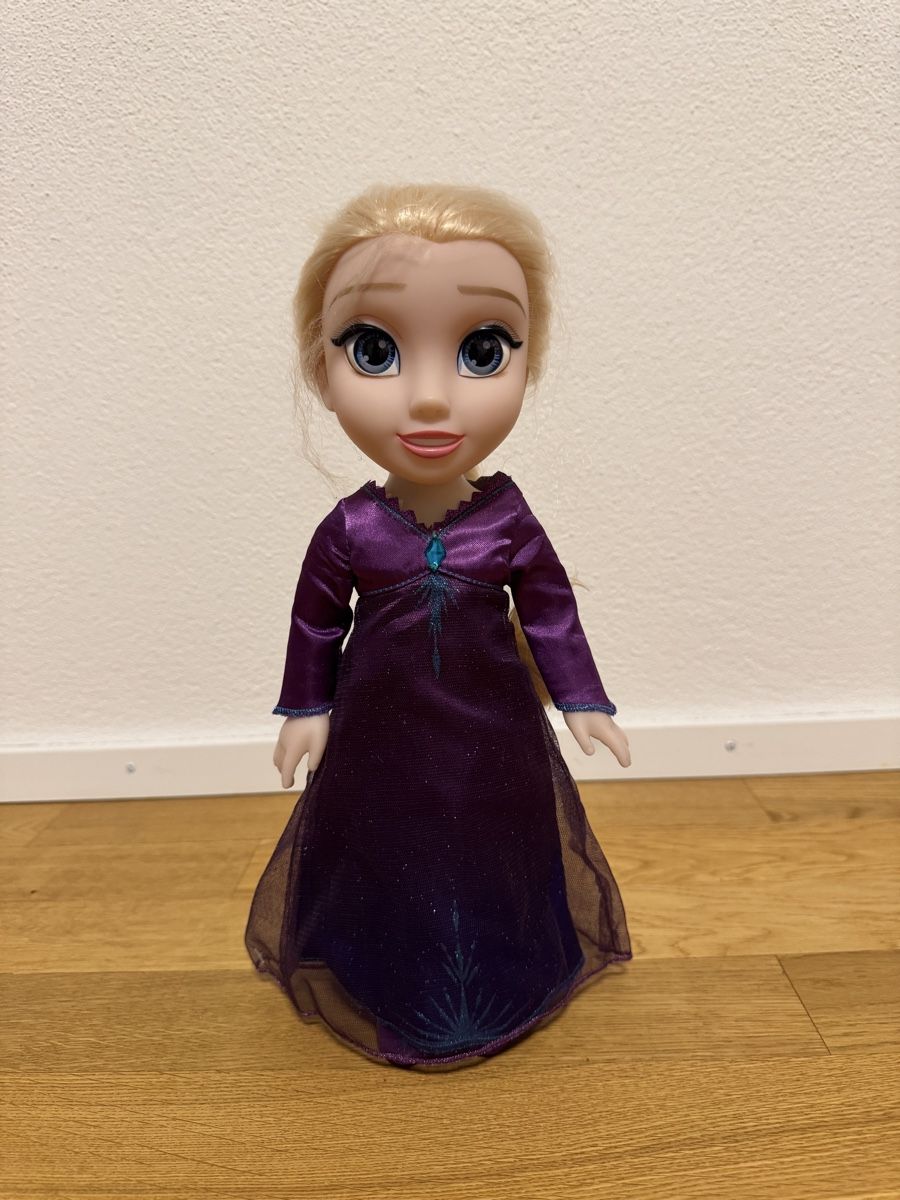 Bambole: Disney Singing Elsa Doll From Frozen 2 – Usato da Erlenbach ZH venduto da cha_ppc9