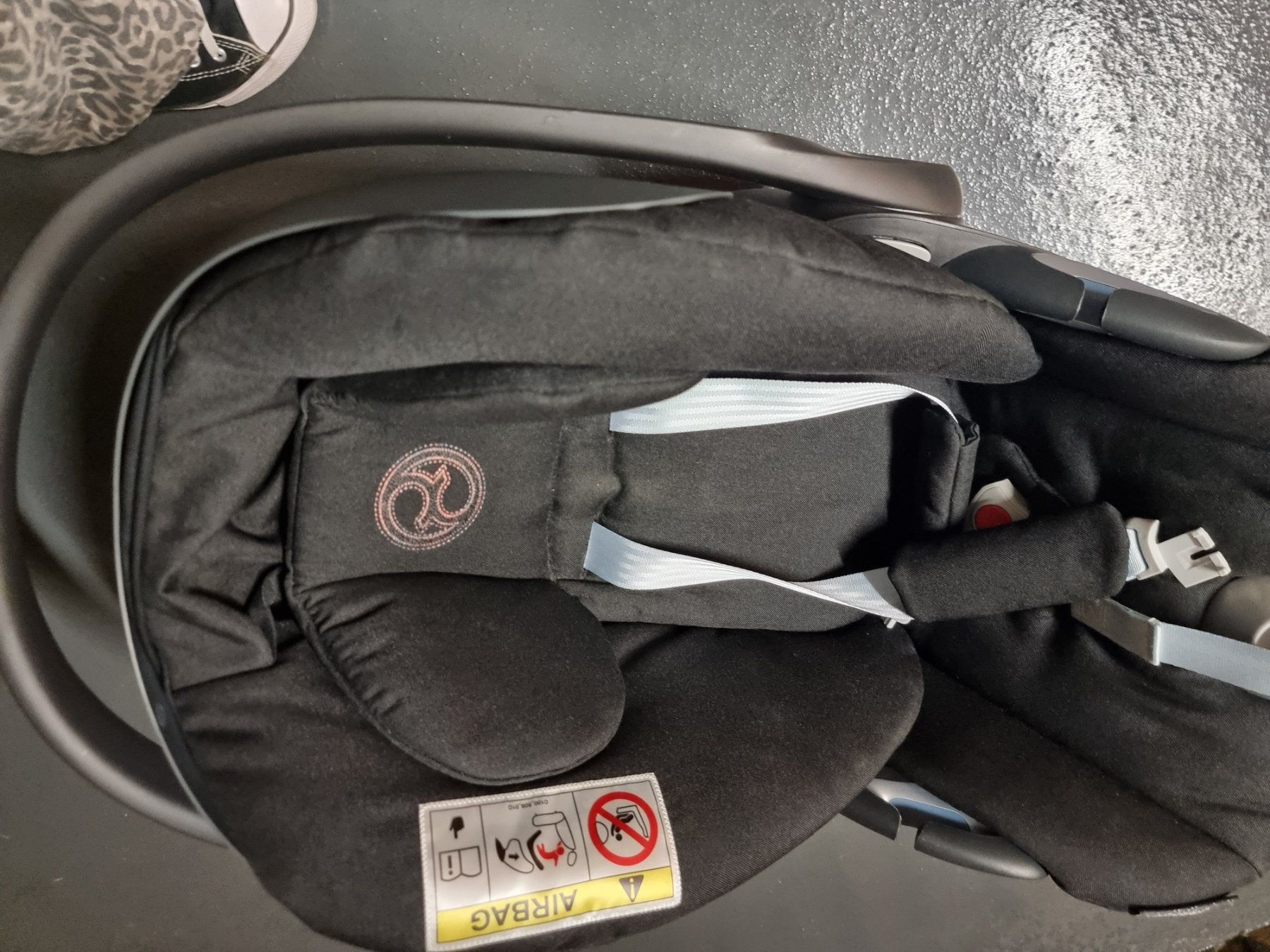 Cybex Seggiolini per auto: Cybex siège auto bébé - excellent état - noir! – Usato da Genève venduto da selmouta