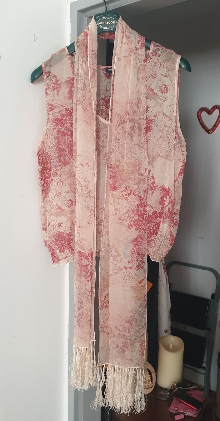 Esprit Camicette: Esprit Seidenshirt mit Schal Gr.44 – Nuovo (secondo la descrizione) da Frenkendorf venduto da Moon111