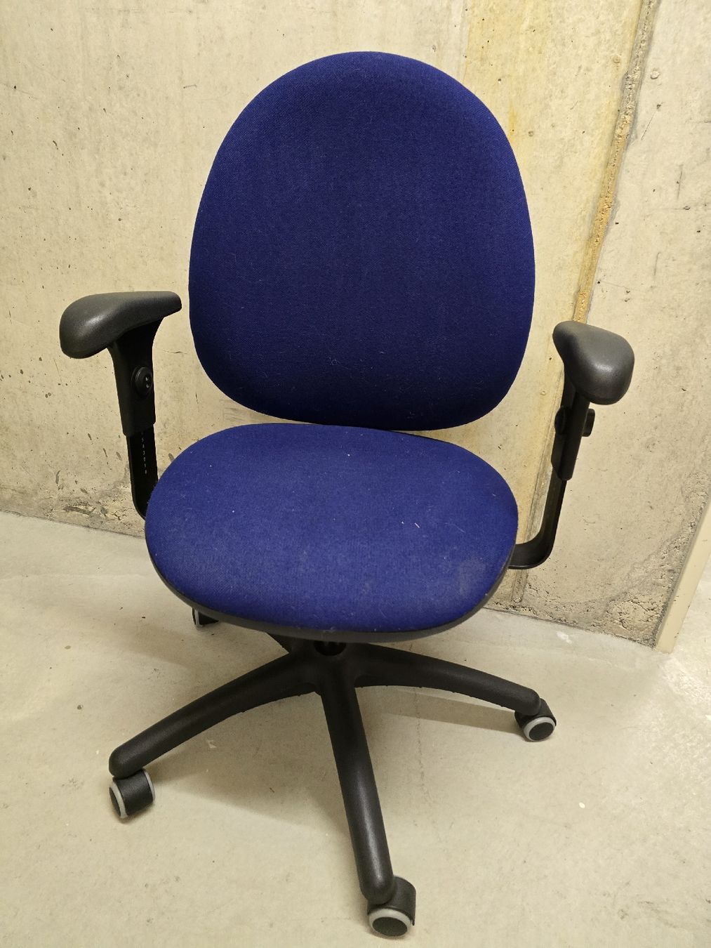 Ikea Sedie: Ikea Bürostuhl – Usato da Uster venduto da Gaensbluemchen