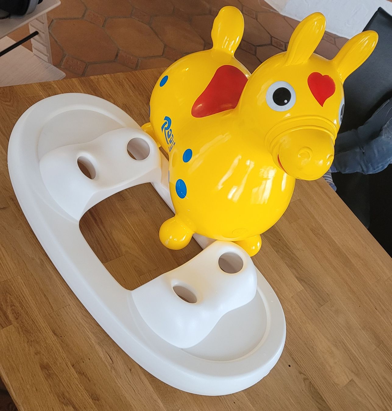 Jako-O Jouets: Hüpftier Rody inkl. Schaukelwanne – D'occasion à Uetendorf par Heyhey3661 1