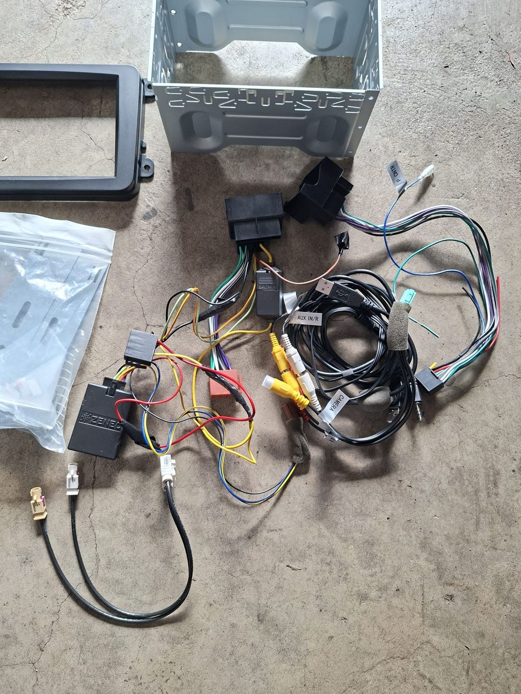 Alle Autoersatzteile: VW Radio Adapter – Gebraucht aus Wallenwil von Haselberg 1