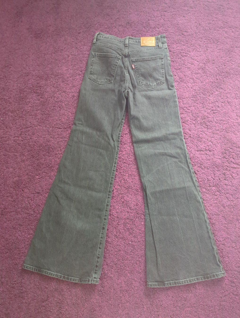 Levi's Jeans: Levi's Premium Ribcage Bell Jeans – Neuf (Voir description) à Küsnacht ZH par chl_n6rv 4