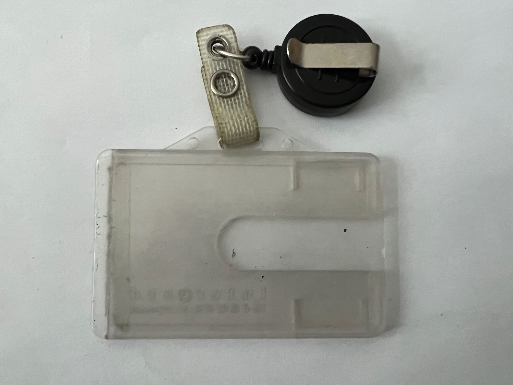 Schlüsselanhänger & - bänder: Ausweishalter mit Rollclip, leer, gebraucht – Gebraucht aus La Chaux-de-Fonds von jacq_LaTsch0