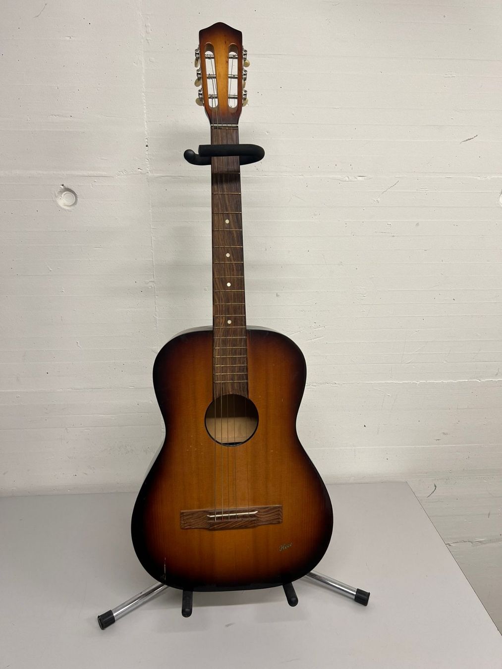Strumenti musicali: Alte Gitarre mit Tasche – Usato da Bern venduto da latrouvaillebern