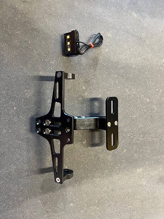 Tutti i ricambio per moto: Nummernschild Halter Motorrad – Usato da Brunnen venduto da san_9qlb 1