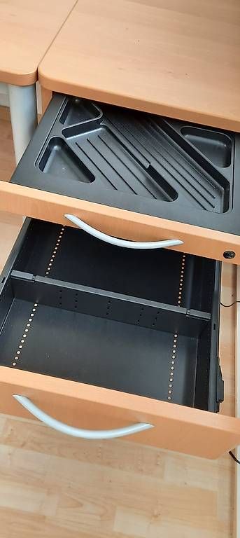 Scrivanie: Schreibtisch und Korpus (Standcontainer) – Usato da Fahrwangen venduto da Zirkon8 1