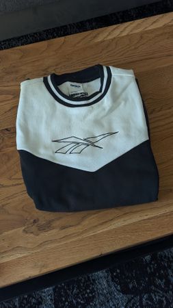 Reebok Sweatshirt schwarz/weiss mit Logo
