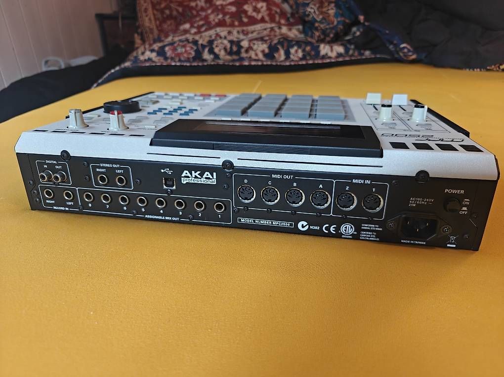Instruments de musique: AKAI MPC 2500 Sampler Workstation, revidiert – D'occasion à Winterthur par Nevermindthebollocks 2
