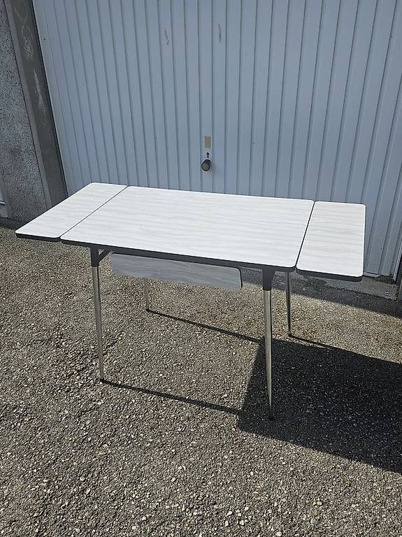 Tavoli: Table vintage formica – Usato da Rochefort venduto da matold 1