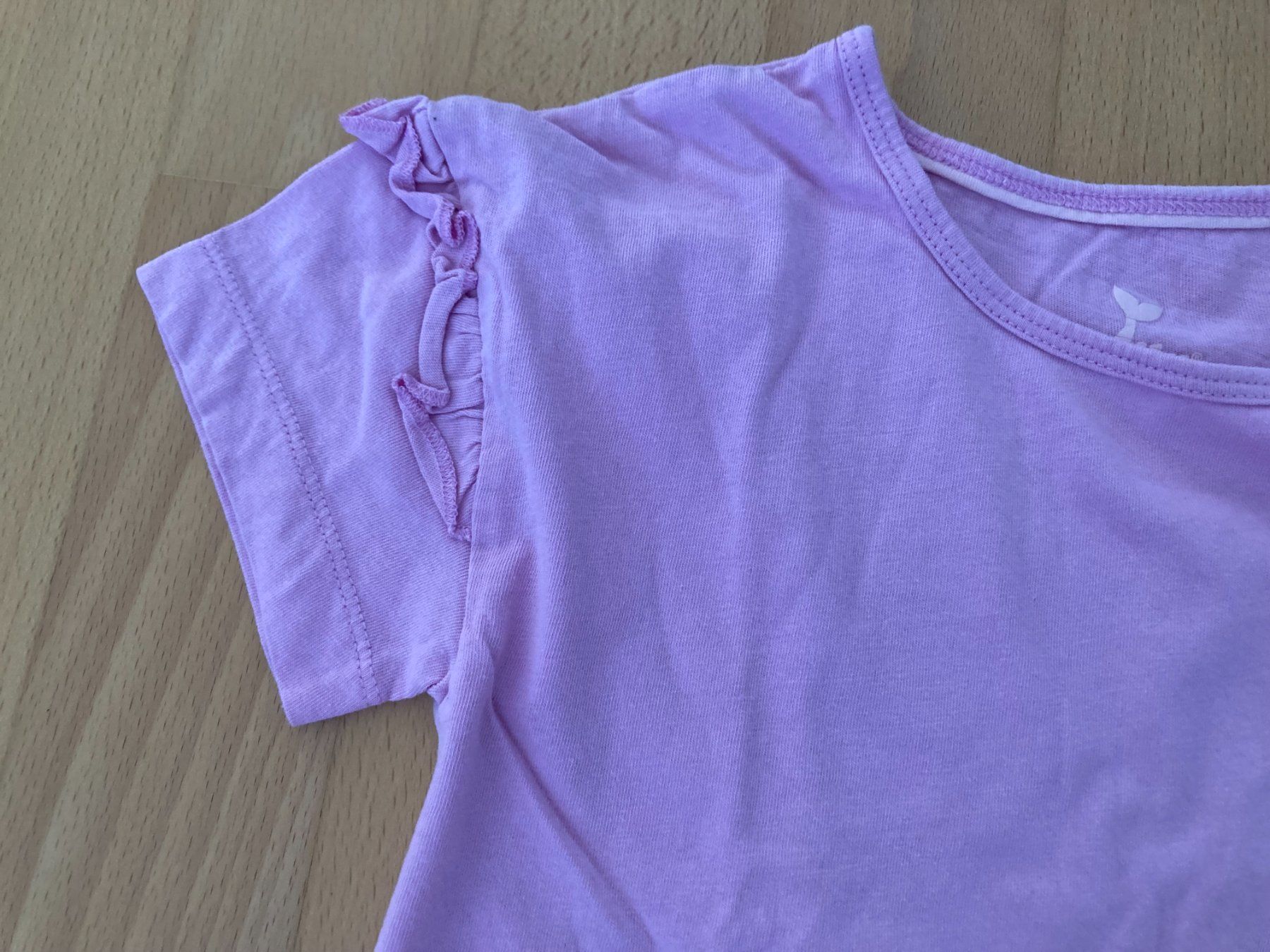 Lupilu Camicette, T-shirt & Top: T-Shirt mit Rüschen an den Ärmel – Usato da Muttenz venduto da Juvenile33 1