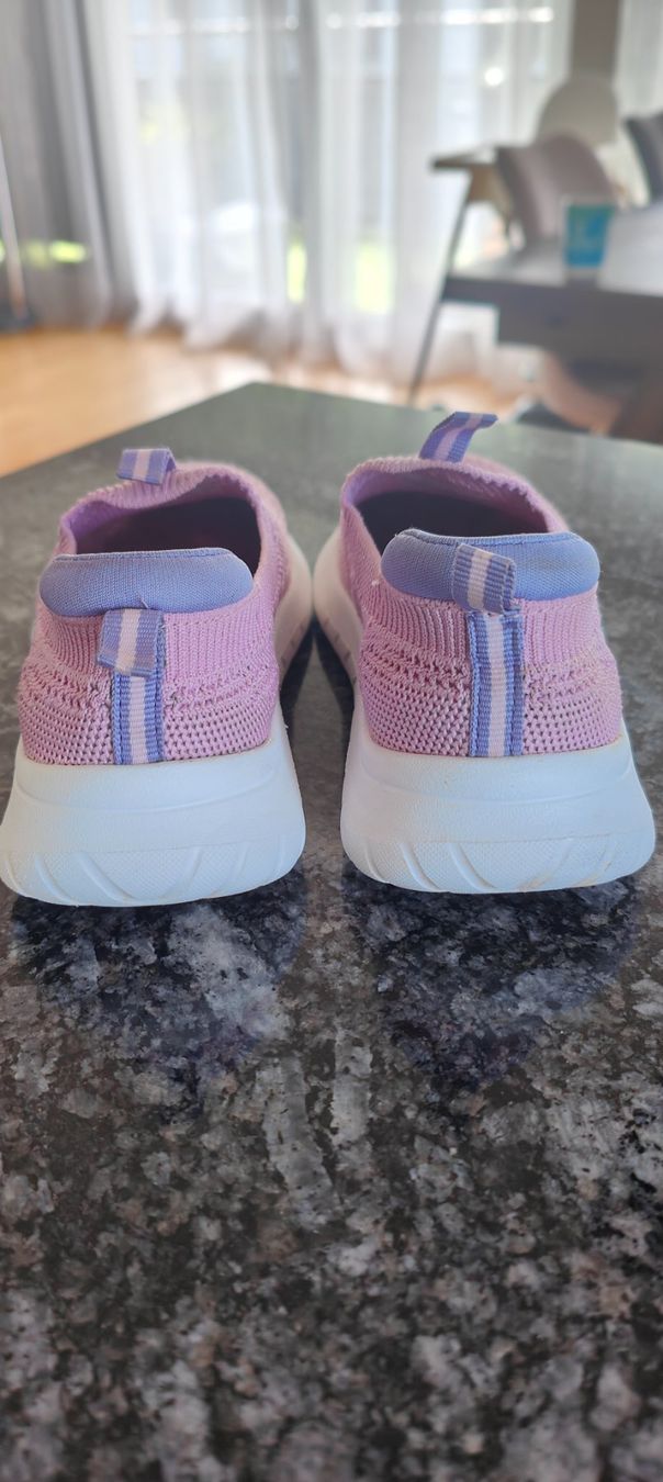 Scarpe per ragazze: Süsse Mädchen Sneakers Hausschuhe Gr. 29 – Usato da Root venduto da GregorO 3