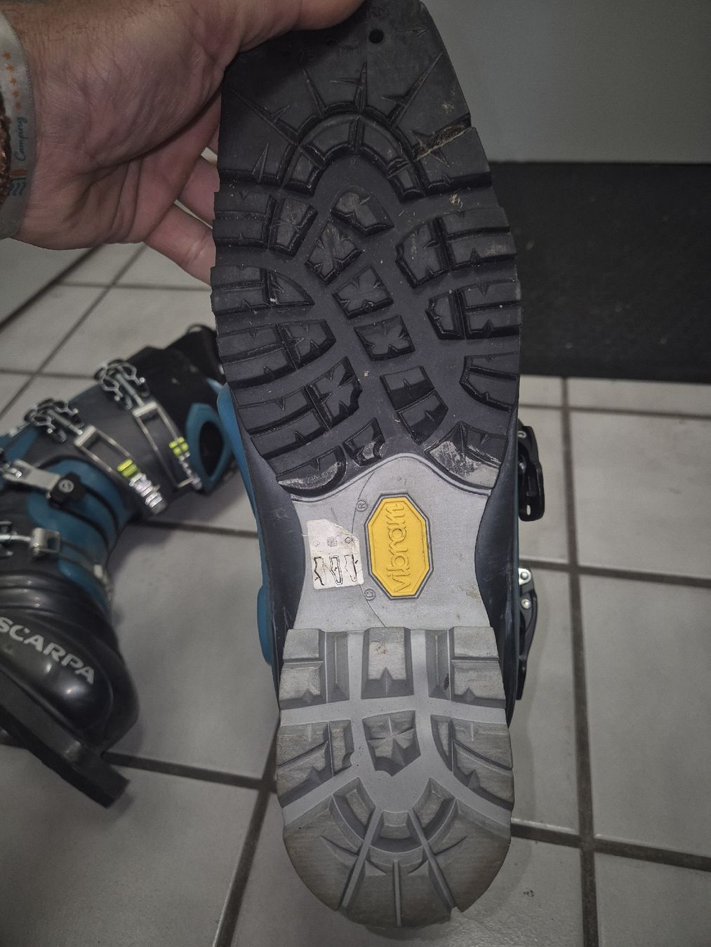 Scarpa Scarpe da uomo: Scarpa T1 27.0 – Nuovo (secondo la descrizione) da Porrentruy venduto da jer_6hmq 2