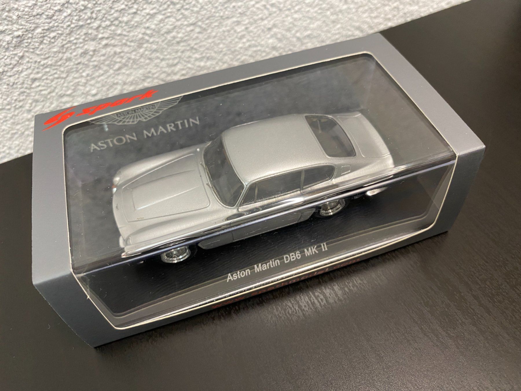 Spark Modellini d'auto: Aston Martin DB6 - Spark 1:43 – Nuovo e nell'imballaggio originale da Niederhasli venduto da Yotanke50