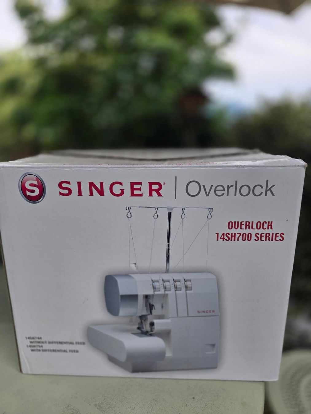 Singer Machines à coudre: Singer Overlock-Nähmaschine 14SH/754 – D'occasion à Brione s. Minusio par Littleninja