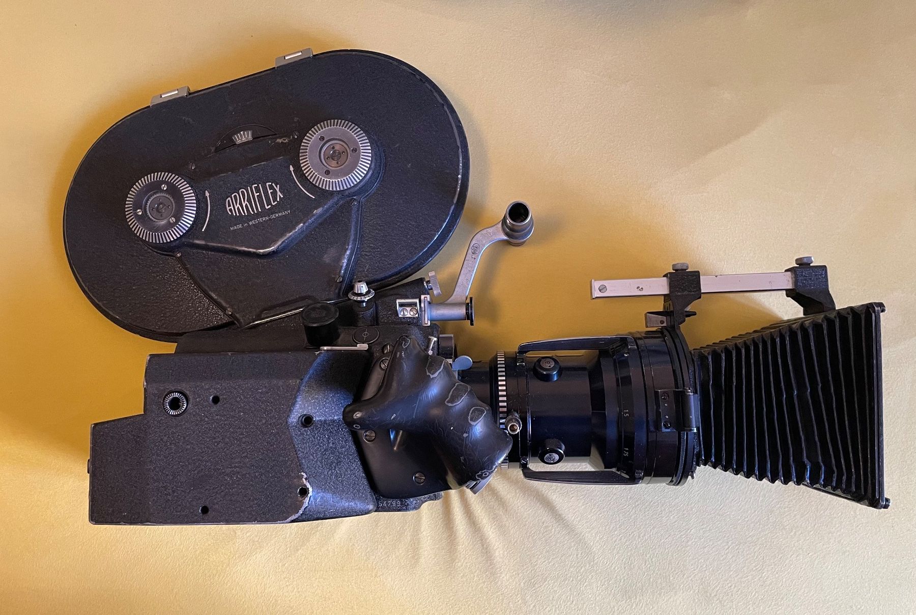 Arri Videocamere: Arriflex 16 BL und Stativ, getestet – Usato da Zürich venduto da phi_67bh