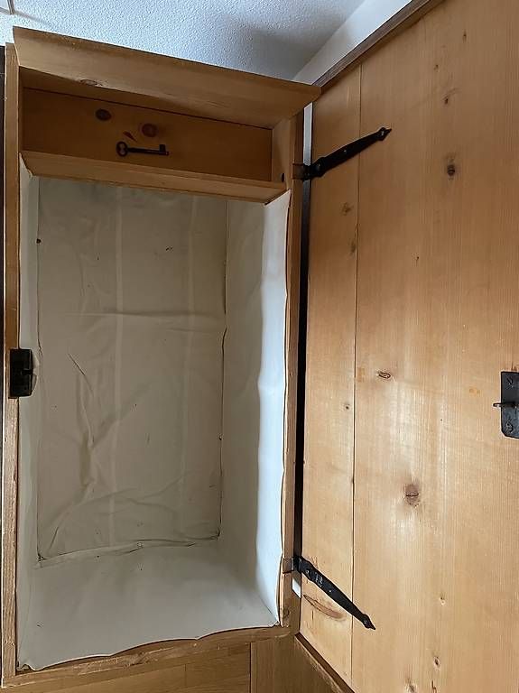 Truhen: "Berner Trögli", Berner-Mitgift-Holztruhe – Gebraucht aus Gümligen von 55_44 3