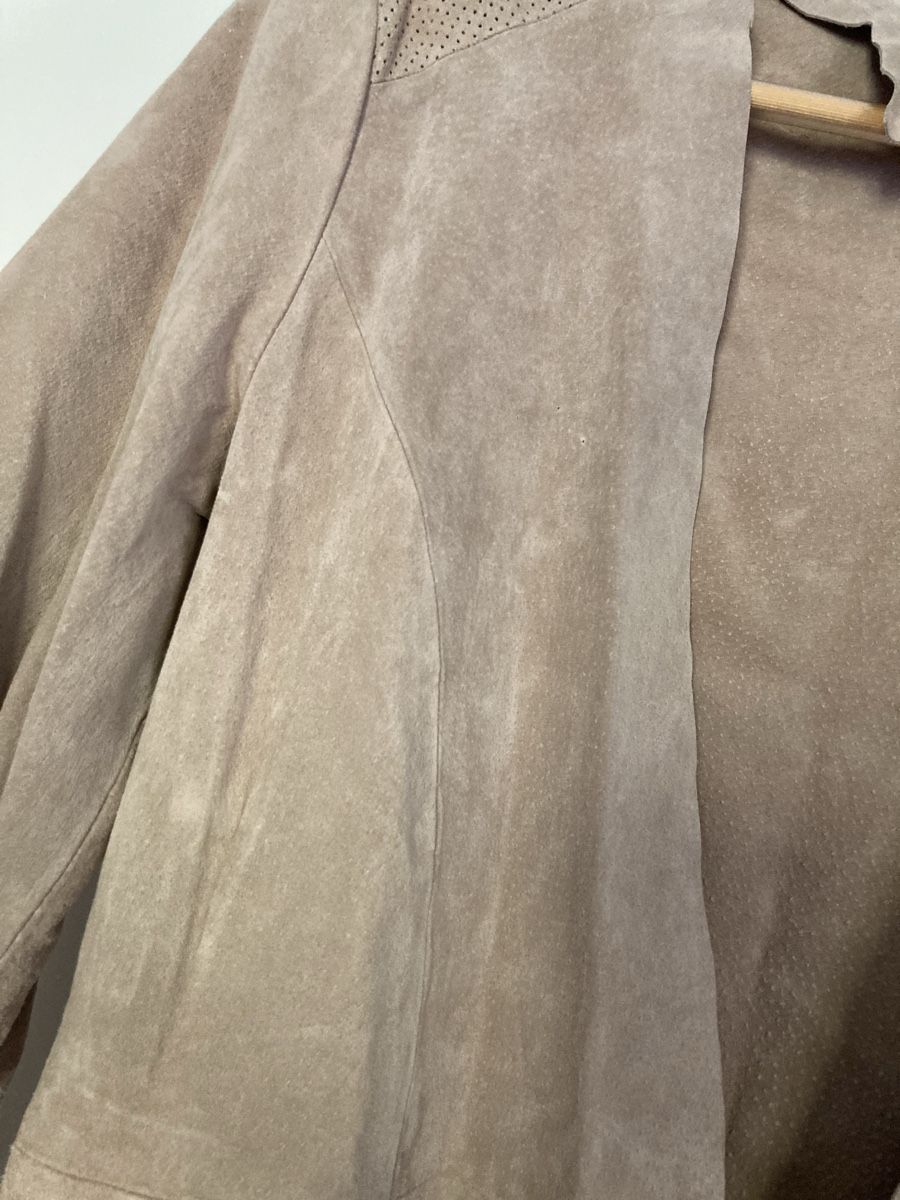 Giacche: Beige Wildlederjacke, Größe 38 – Usato da Zäziwil venduto da kbr_jd95 1