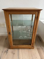 Vintage Vitrine, Holz mit Glastüren, gebraucht