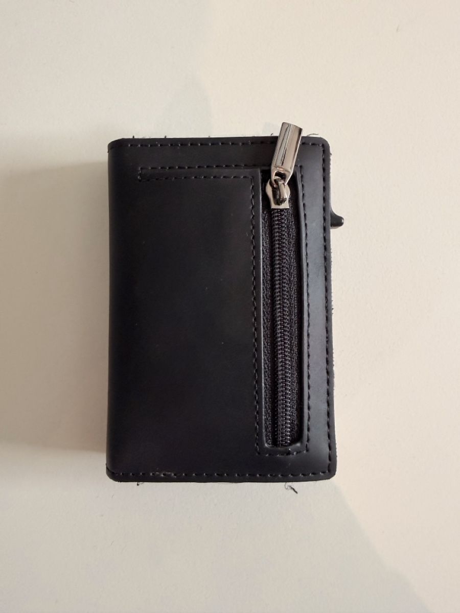 Portefeuilles: Sleek Black Wallet – Neuf (Voir description) à Witterswil par J2025_28