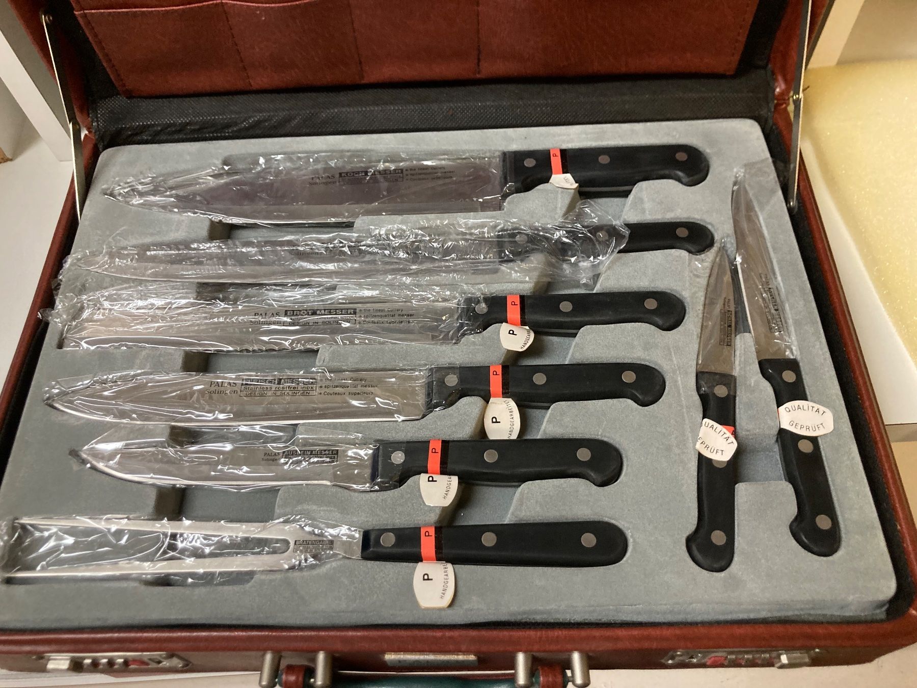 Set di posate: Besteck, Messer, Abziehstab, Koffer – Nuovo e nell'imballaggio originale da Küssnacht am Rigi venduto da alf_7tb5 1
