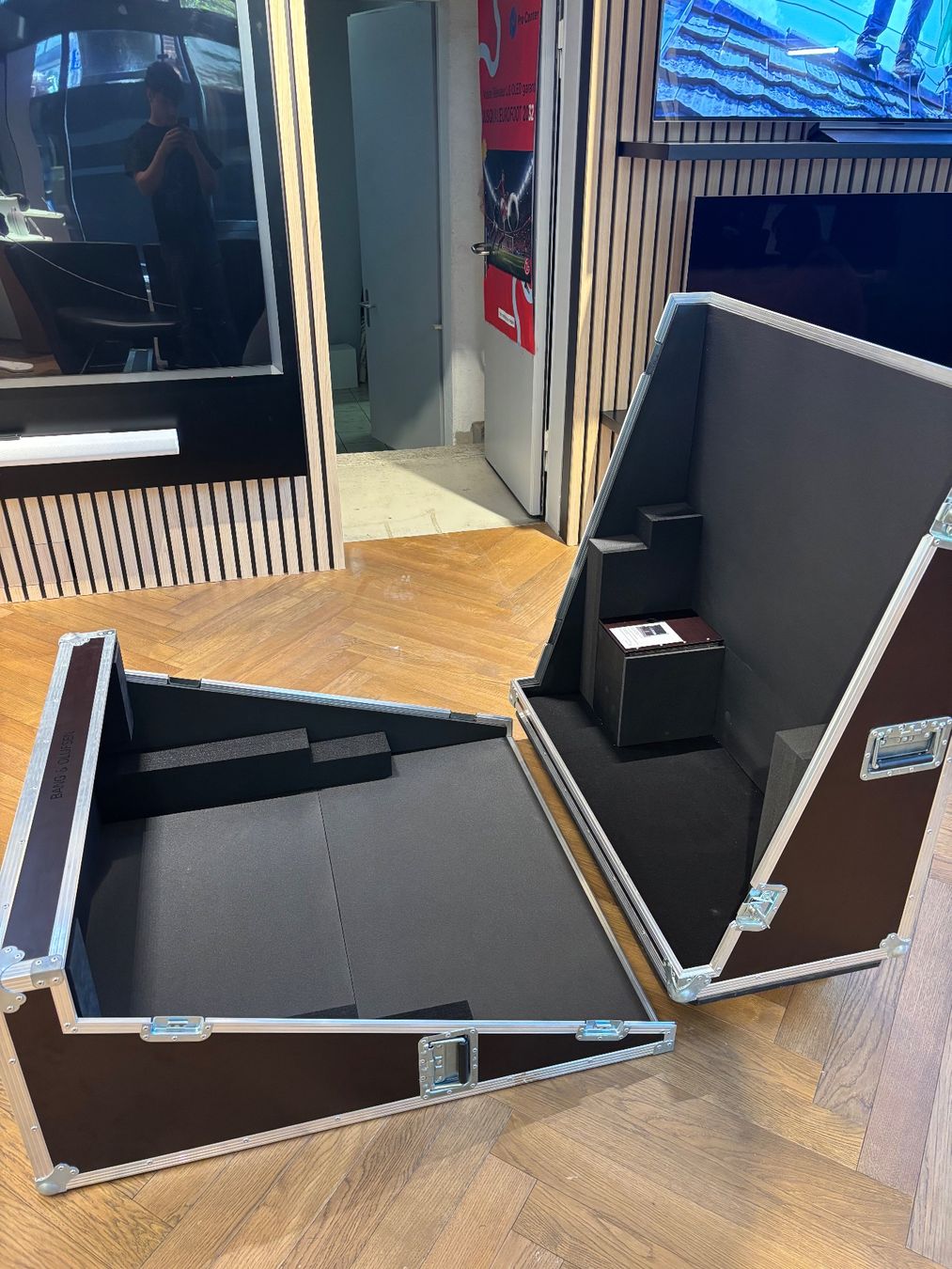 Caisses de transport: Flight-cases robustes sur mesure avec mousse! box transport – D'occasion à Sion par Bang-OlufsenSion 3