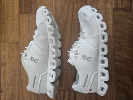 On Cloud Schuhe 40.5 / 7 weiss guter Zustand
